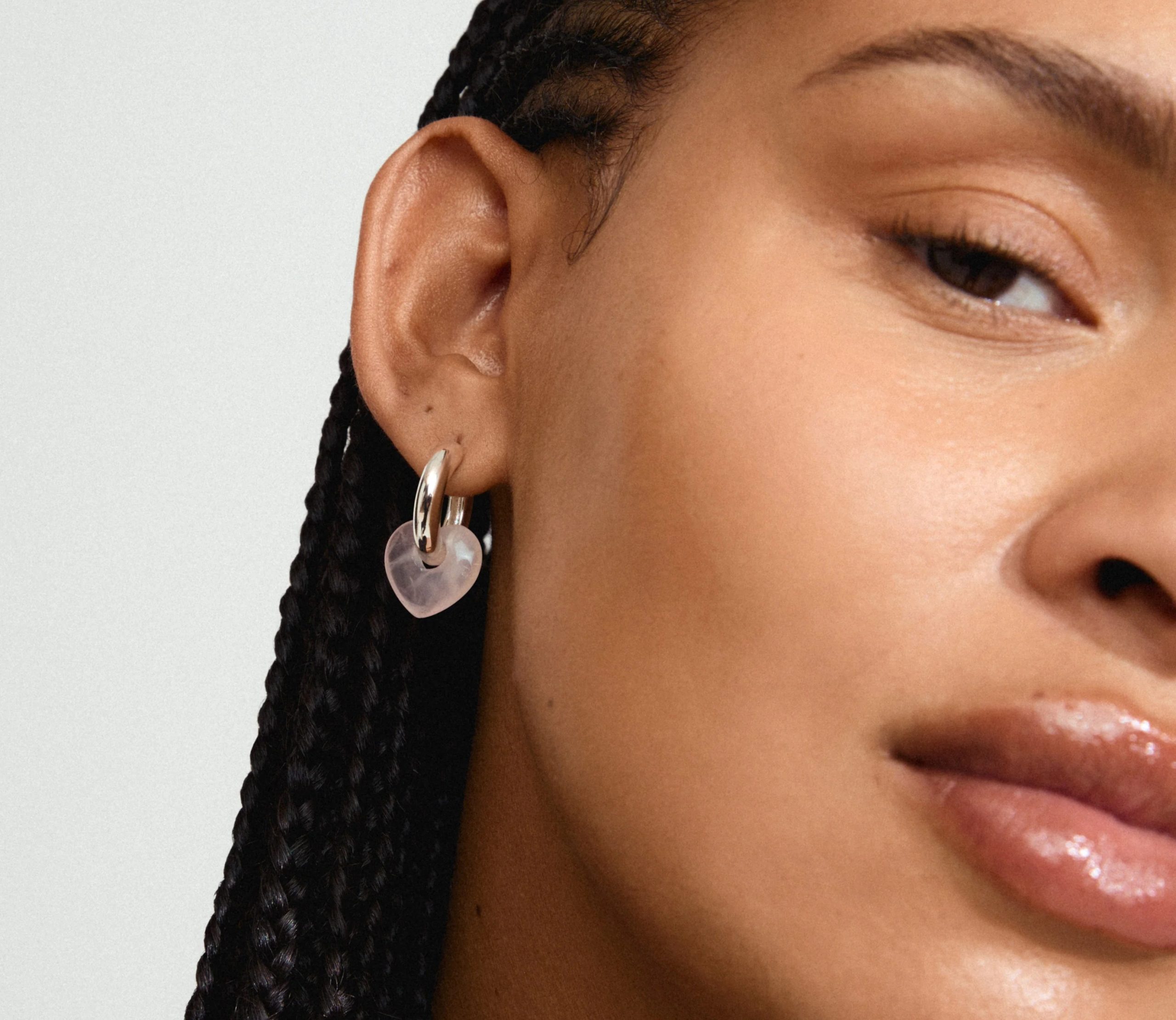 From Classic to Iconic: Pairing Sterling Silver Jewelry with Signed Schreiner Earrings for Effortless Glamour